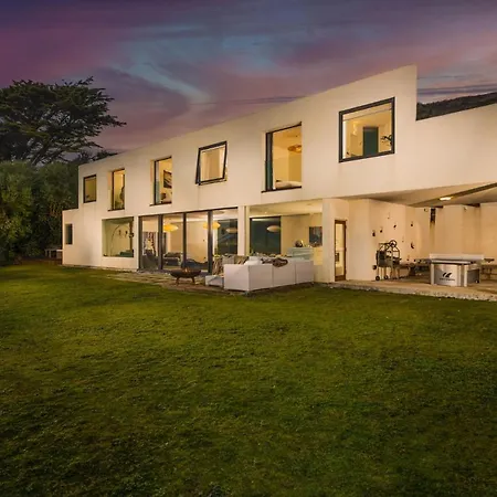 Little Holiday home